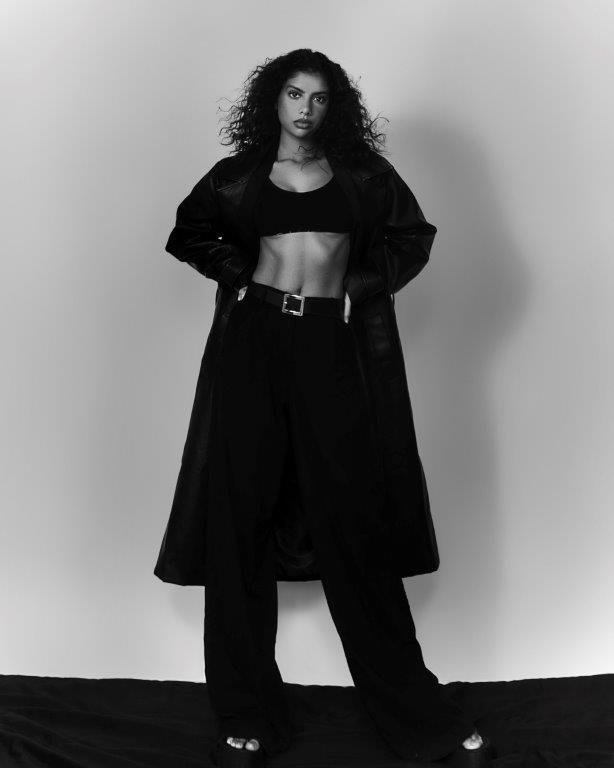 Anna Julia Figueiredo - Front Management