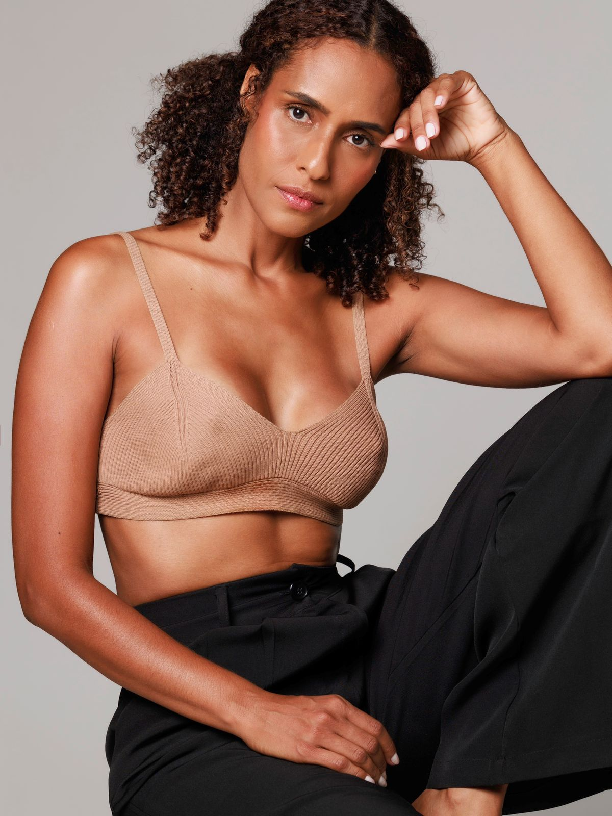 Anna Paula Barros - Front Management