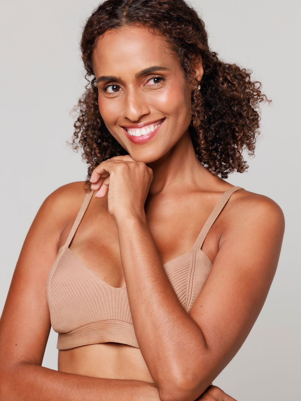Anna Paula Barros - Front Management