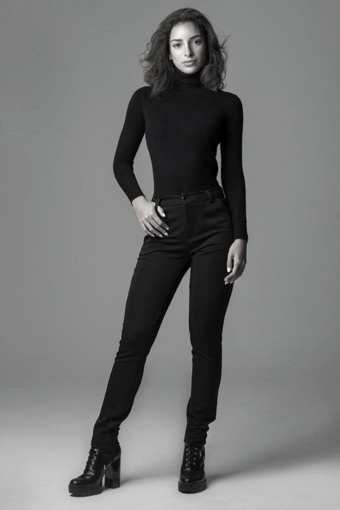 Camila Alves - Front Management