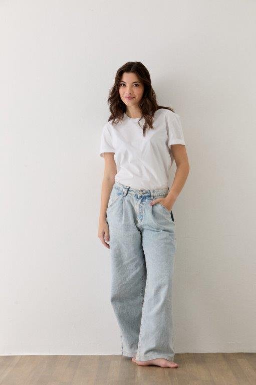 Camila Wiezel - Front Management