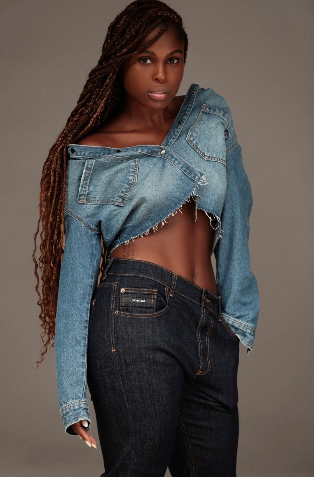 Djamila Dias - Front Management