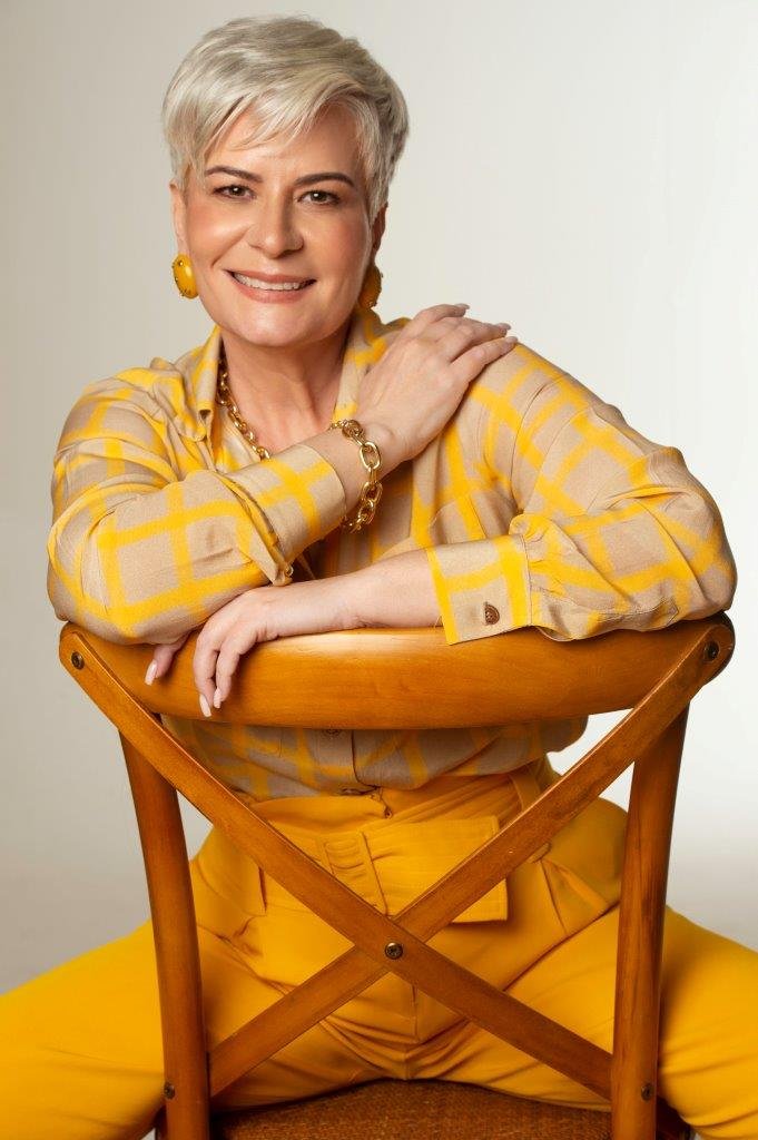 Erika Galhardi - Front Management