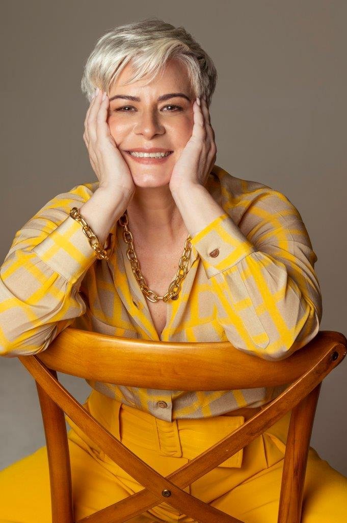 Erika Galhardi - Front Management