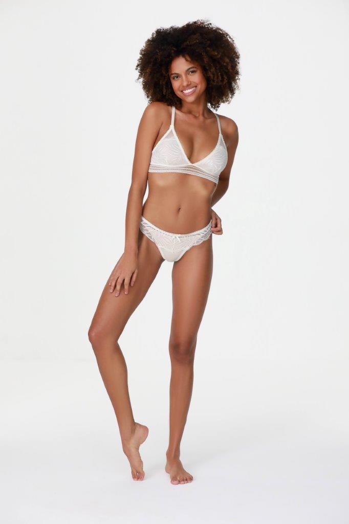 Lara Marinho - Front Management