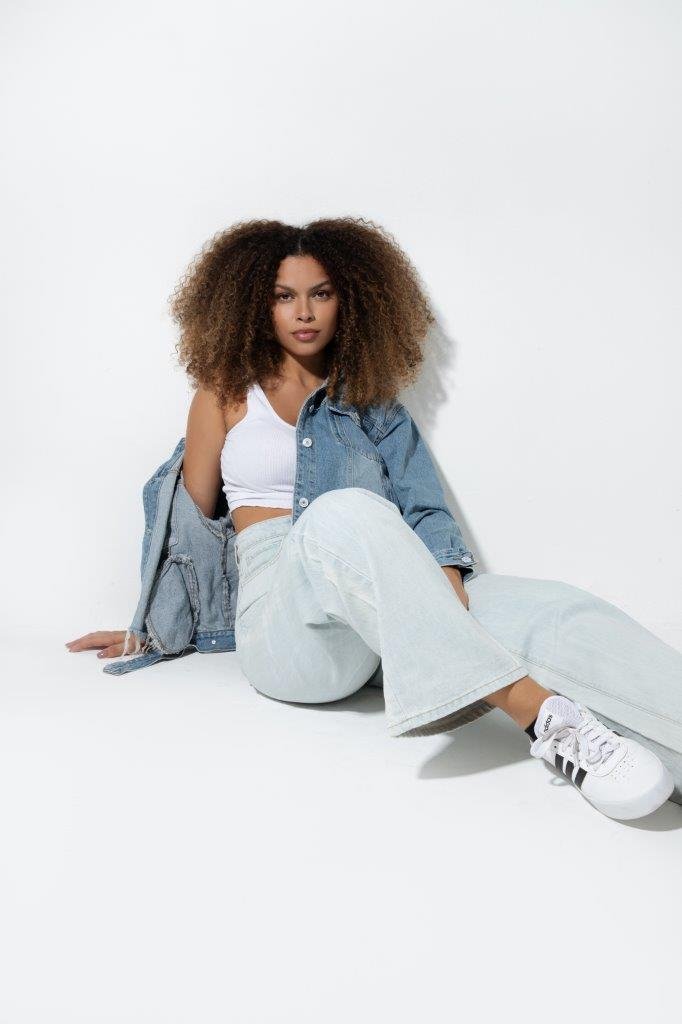 Larissa França - Front Management