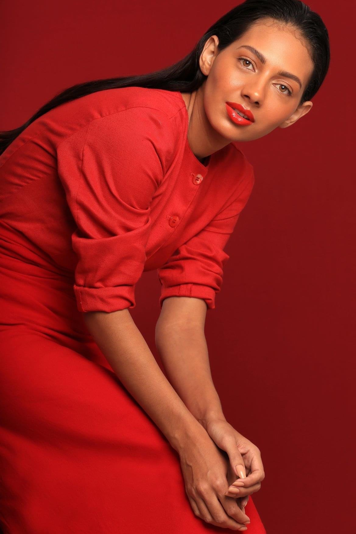 Laryssa Santos - Front Management