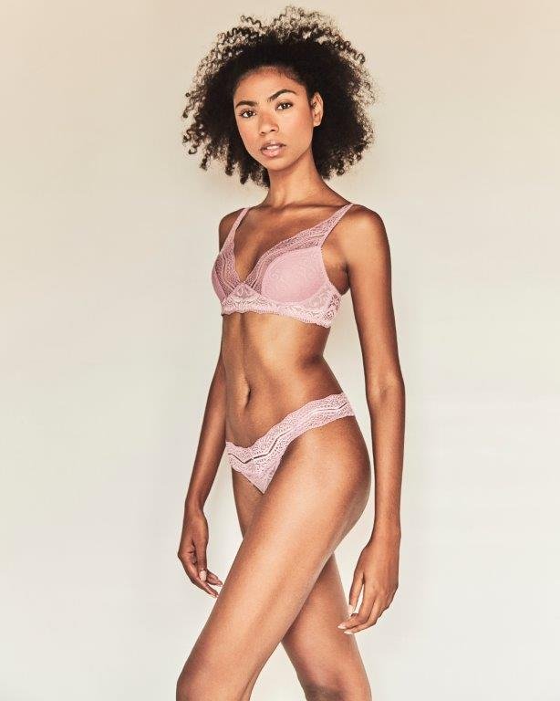 Lorrany Ferreira - Front Management