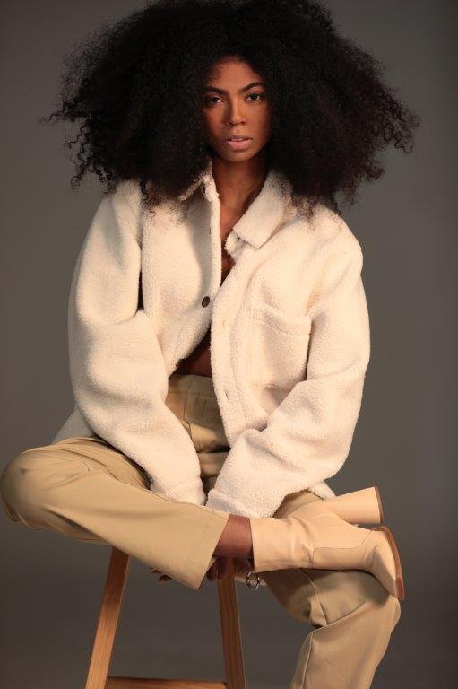 Lorrany Ferreira - Front Management